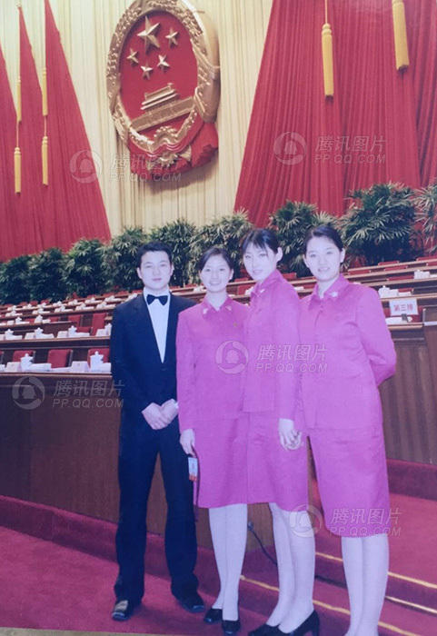 独家：一个大会堂女服务员的美丽转身