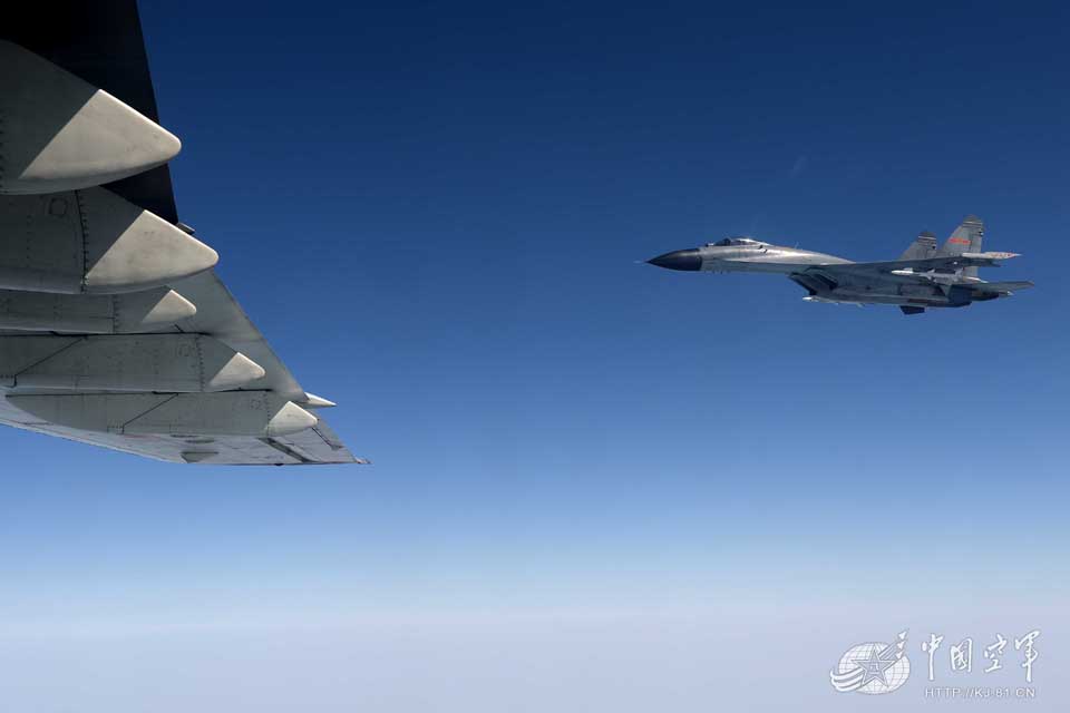 高清:歼11挂弹护送志愿军遗骸回家