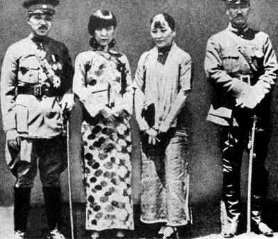 张学良夫妇（左）和蒋介石夫妇 （资料图）