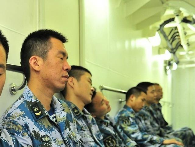 撤侨时海军官兵吃罐头就咸菜咋就成了&ldquo;喷点&rdquo;