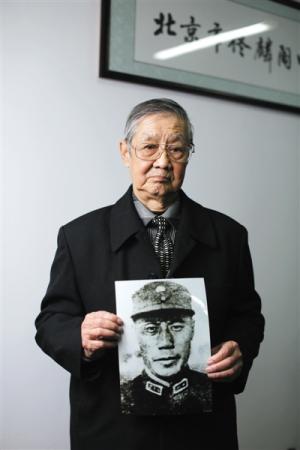 佟兵一生谨慎，为的是不辱没其父佟麟阁之名。