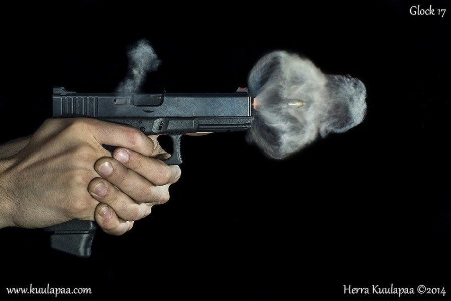 世界著名手枪震撼开火瞬间