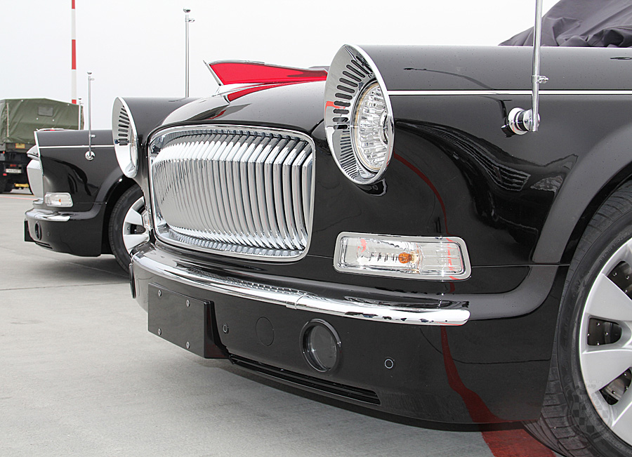 运抵白俄罗斯的红旗L5轿车