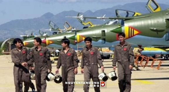 外媒：越南两架苏-22战机在南海演练时相撞坠毁