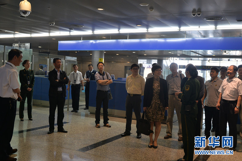 国家口岸办到河南洛阳航空口岸边检执勤现场调