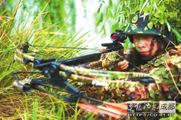 特种兵爆头前潜伏3天不动 蚊子被眼泪淹死