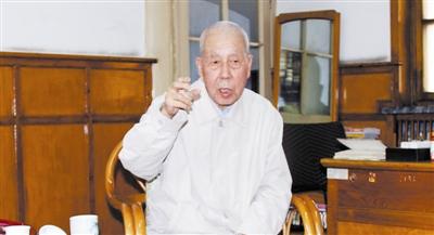 老八路忆抗战:吃田鼠肝夜袭鬼子 胸中弹手术8次