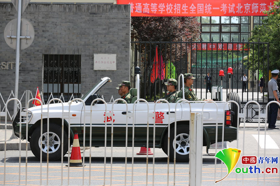 武警巡逻车全时待命，护卫高考
