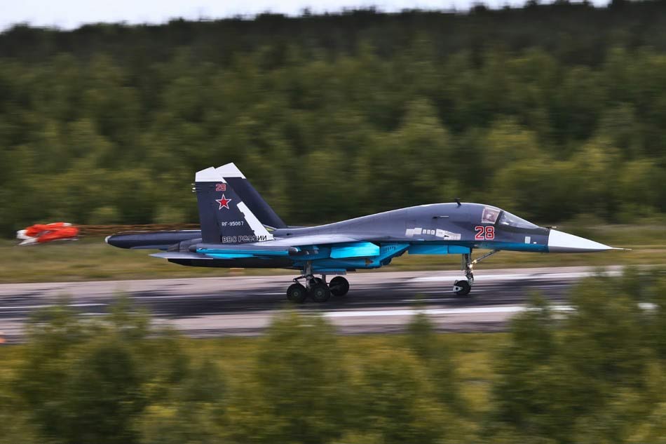 高清:俄军苏34战斗轰炸机摔得底朝天【5】