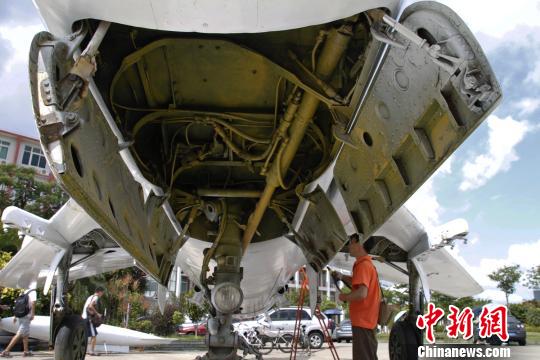 退役强5攻击机进驻北理工珠海学院