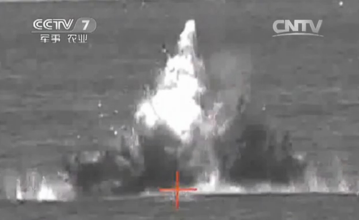 组图:武装直升机超低空飞行 隐蔽接敌精确命中【13】