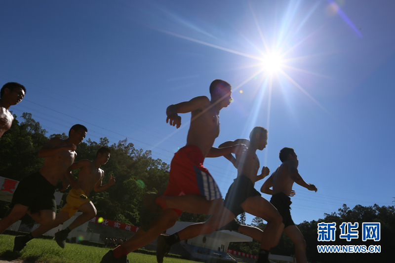 烈日当空沙场战狼--广东边防总队机动支队开展