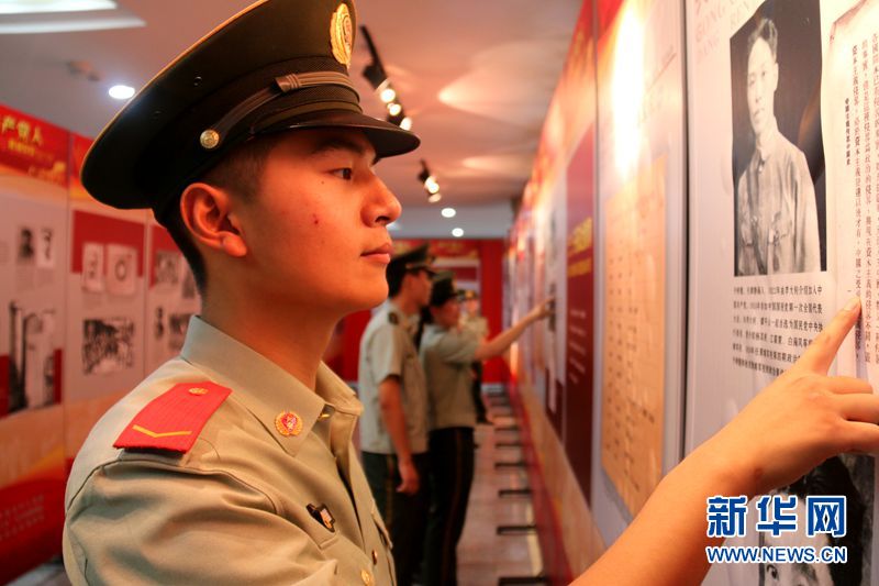 缅怀革命先烈 牢记党的宗旨--江苏常州机场边检