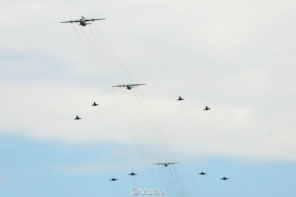 组图:百余架飞机阅兵彩排壮观景象【3】