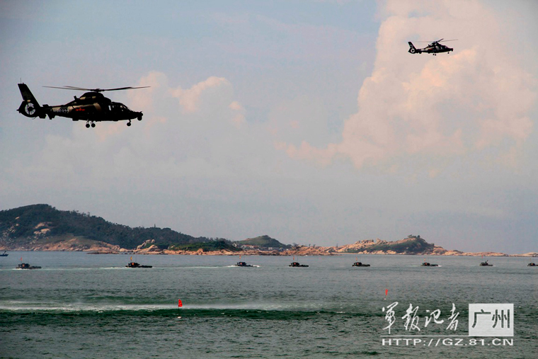 高清:陆空联合作战 士兵呼叫直升机打击【2】