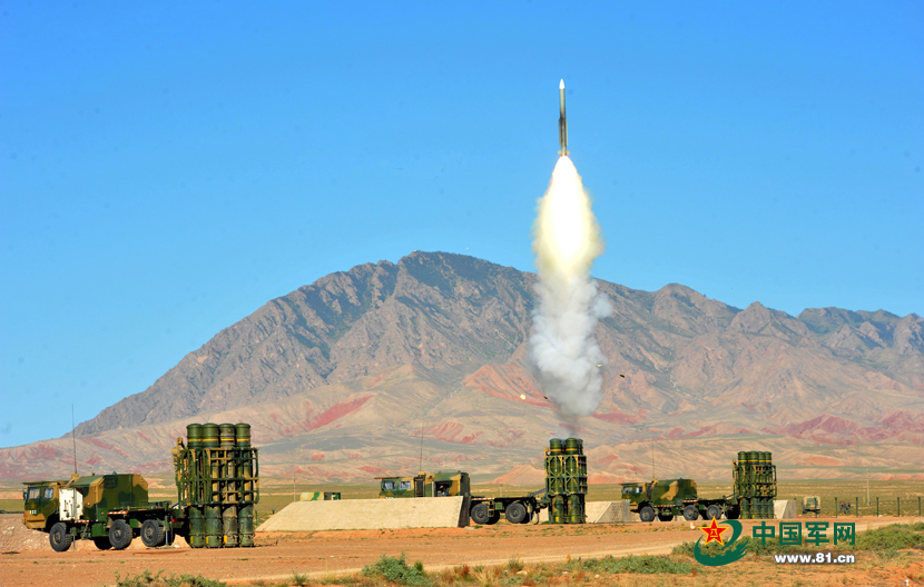 某型导弹拦截模拟巡航导弹目标。