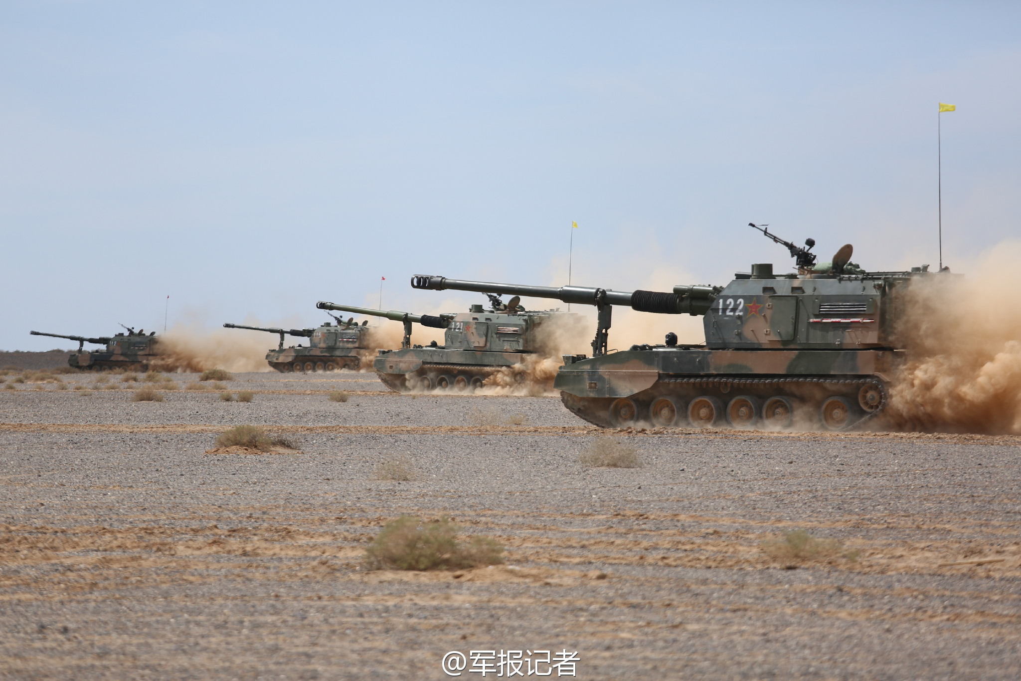 高清:直击解放军炮兵团某新型自行火炮实弹射击现场【7】