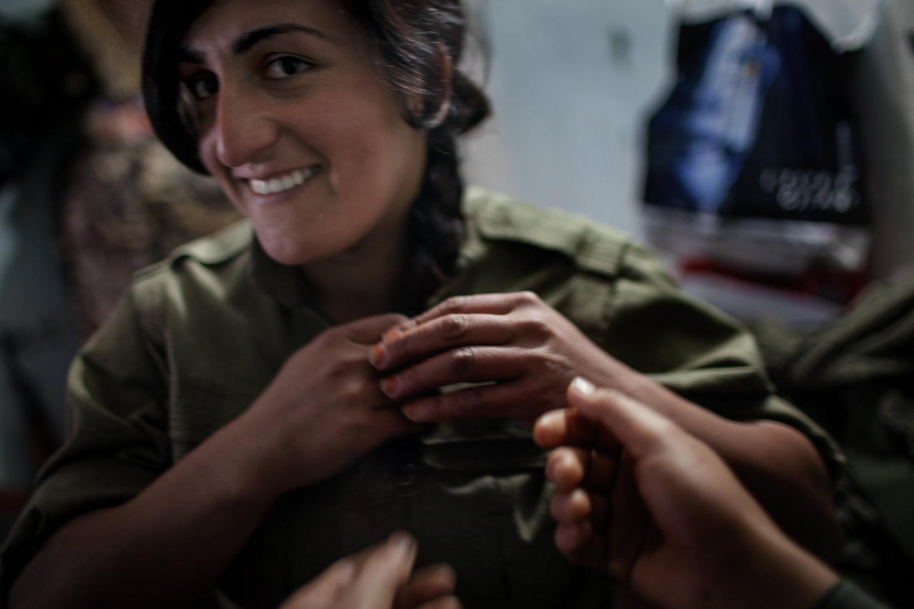 图记库尔德女兵：像男人一样战斗 不准谈恋爱