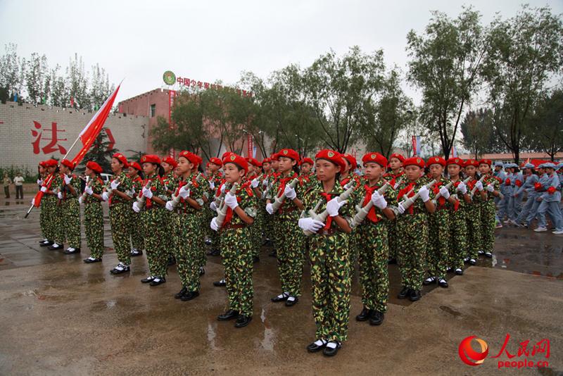 少年军校方阵接受检阅 （刘玉倩 摄）