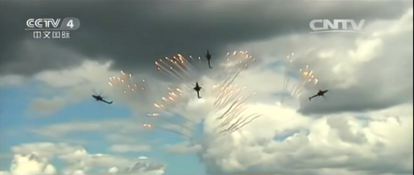 俄罗斯&ldquo;2015国际军事比赛&rdquo;现场，事故飞机正在进行表演。