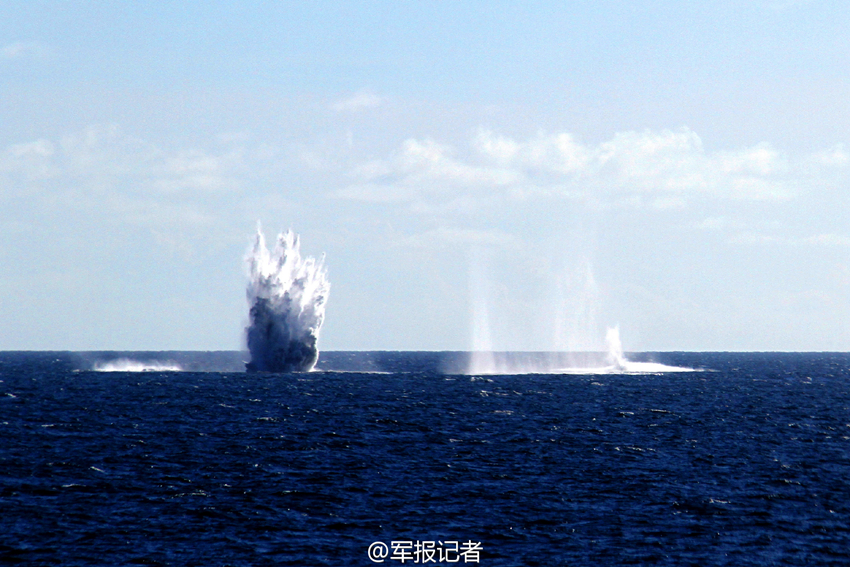高清:南海舰队驱逐舰支队实射多型导弹鱼雷【4】