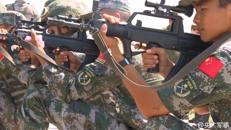 高清：解放军09式轮式装甲车现身国际军事赛场【5】