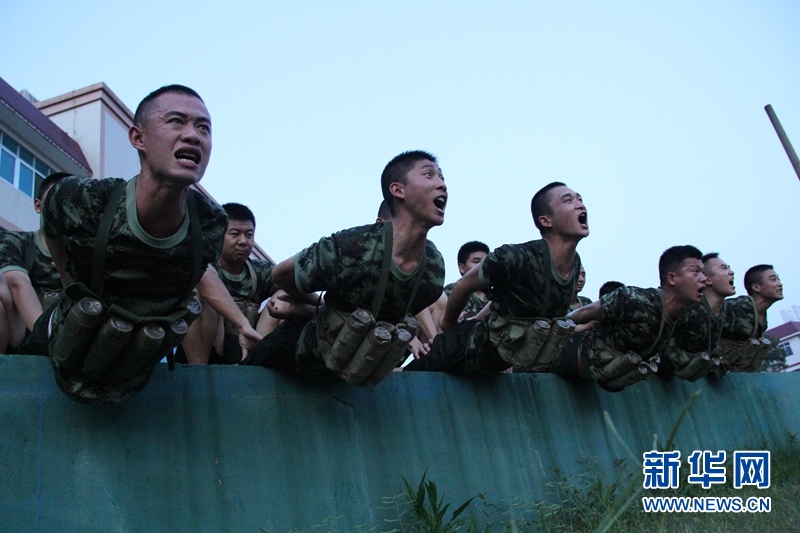 广西边防总队训练基地开展官兵体能训练 促战