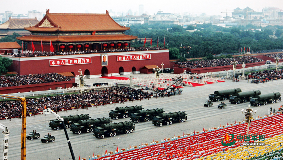 国之重器!回顾99年阅兵中的导弹
