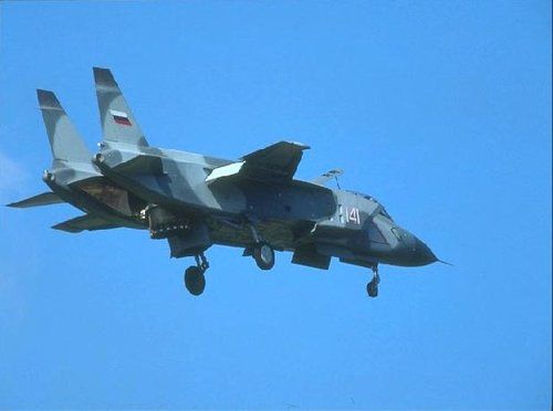 图文悬停状态下的俄雅克141垂直起降战机,有传中国在此基础上研发国产垂直起降战机