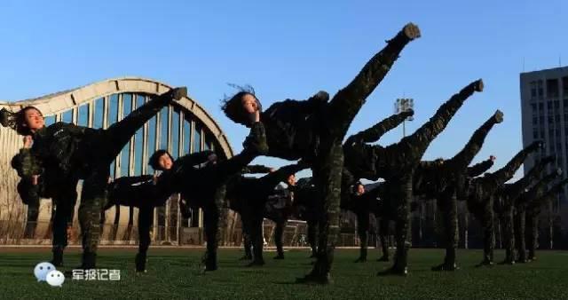 看不一样女兵怎样&ldquo;炼成&rdquo;同样的&ldquo;女汉子&rdquo;