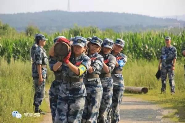 看不一样女兵怎样&ldquo;炼成&rdquo;同样的&ldquo;女汉子&rdquo;