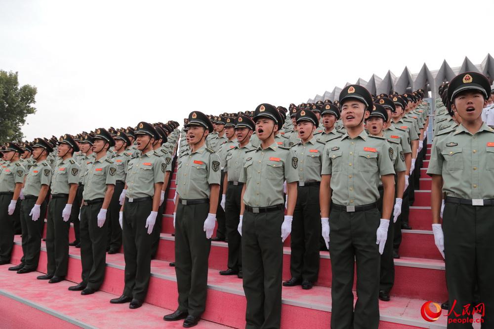 阅兵时我们会更棒。摄影：闫嘉琪
