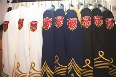 江苏制造阅兵礼宾服 首次将时尚元素注入军装