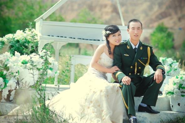 身残志坚的昆仑雪莲--记武警青海总队军嫂张小红