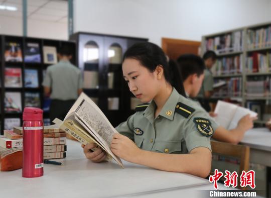 95后不爱红装爱戎装女国防生夺&ldquo;国防之星&rdquo;桂冠