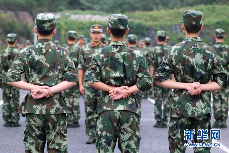 浙江边防组织新兵开展队列训练