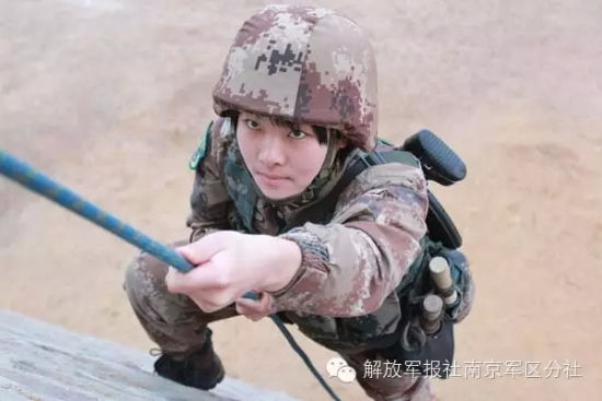 资料图：杨旭娇从&ldquo;娇娇女&rdquo;转型的特战女兵。