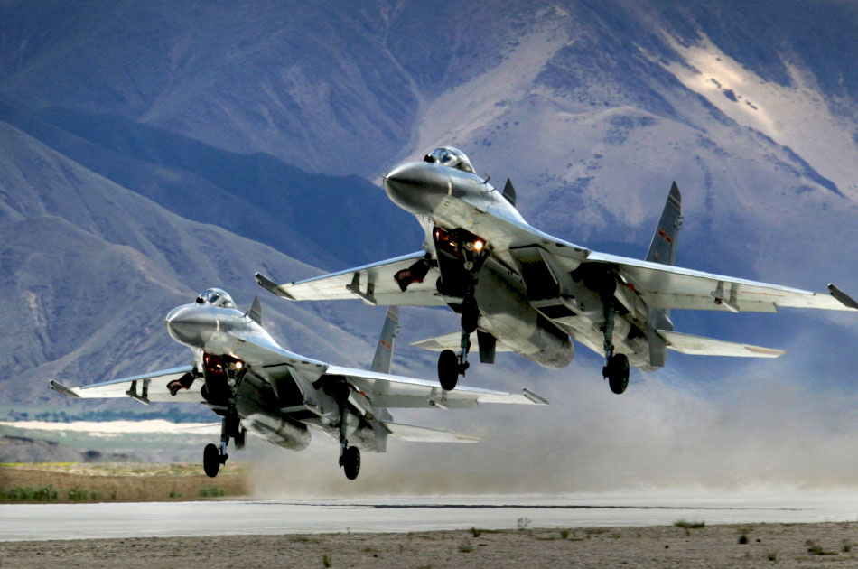 雪域雷达兵织就天网确保空军航空兵在高原上安全驻训 摄影刘应华