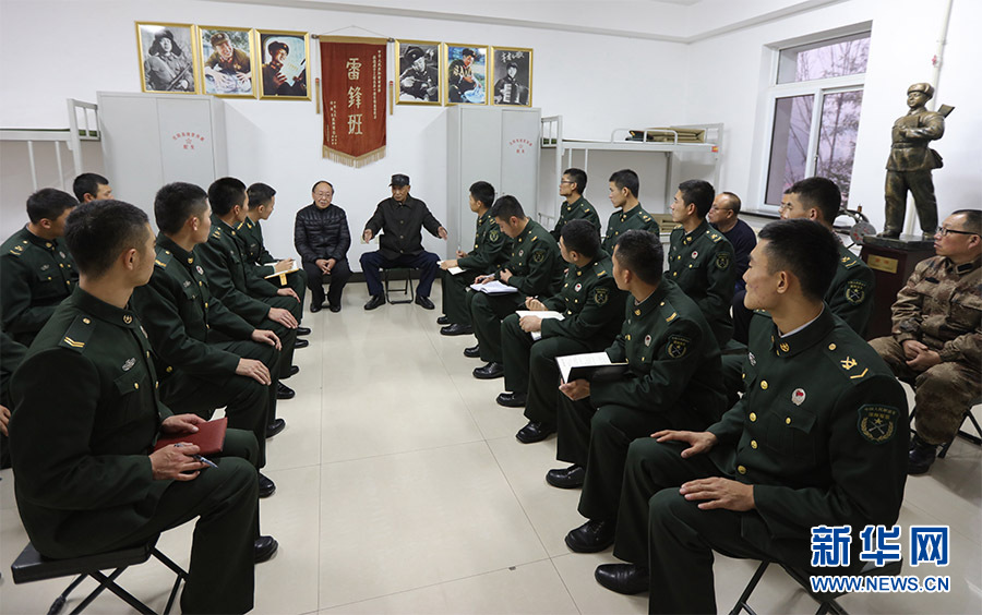 组图:雷锋班以特殊班务会纪念雷锋入党55周