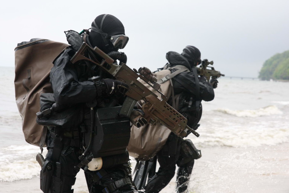 波兰海军突击队配一水德制枪械