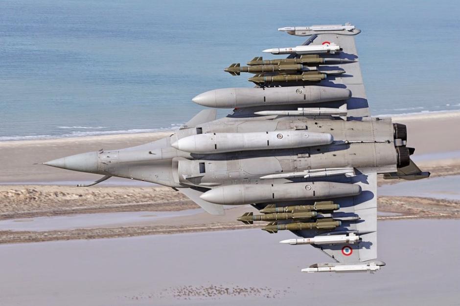 法国阵风战机轰炸IS 秀强大挂载