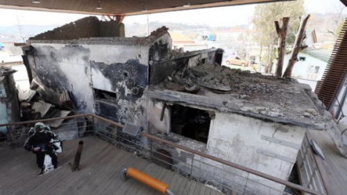 炮击事件发生后在延坪岛留下的痕迹。