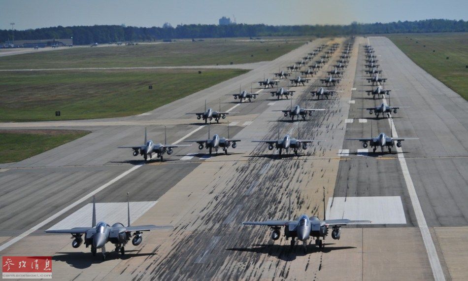 美国空军象步游行场面壮观