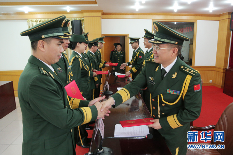 广西百色边防支队举行官兵晋升警官警衔暨颁发