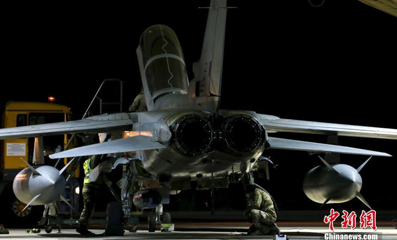 英国空军对叙境内IS目标展开首次空袭