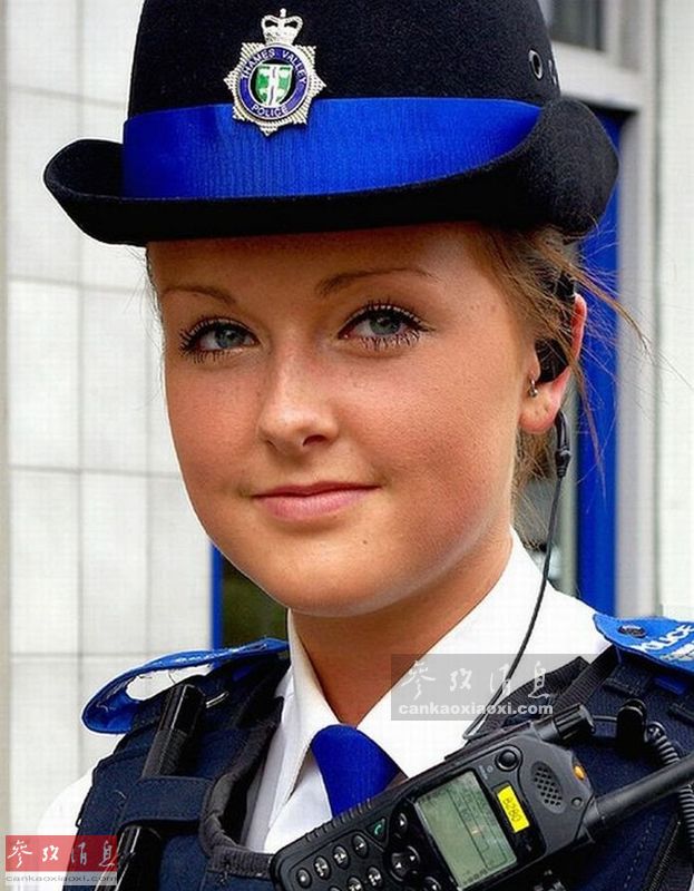为英国女警.