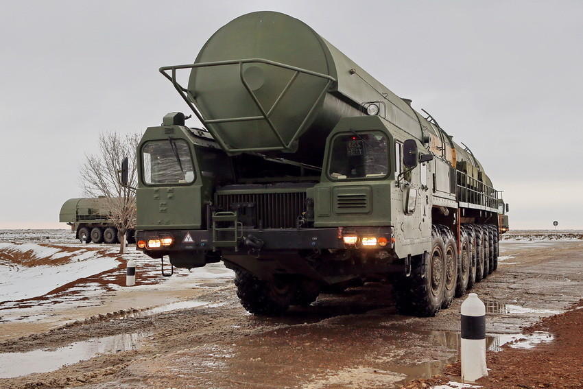组图:俄军第161战略导弹部队学校 多足怪兽驾