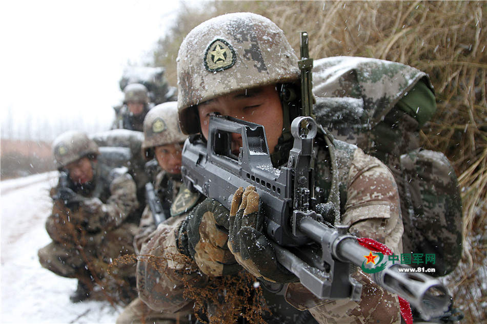 拉练途中天气突变 第14集团军某旅官兵这样