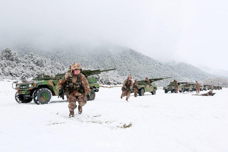 西藏军区已装备新型速射迫击炮