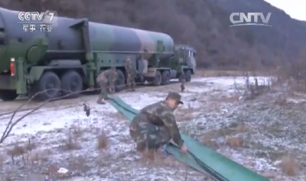 火箭军战略弹道导弹极寒天气演练战斗发射(图)【7】